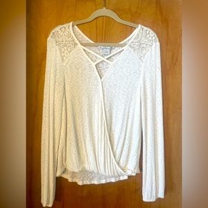 Women’s cream crisscross V-neck top, size large. Excellent condition.